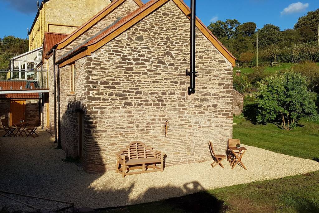 The Snug, Holiday Cottage, New Court Cottages luxury self catering accommodation Usk, Monmouthshire, South Wales NP15